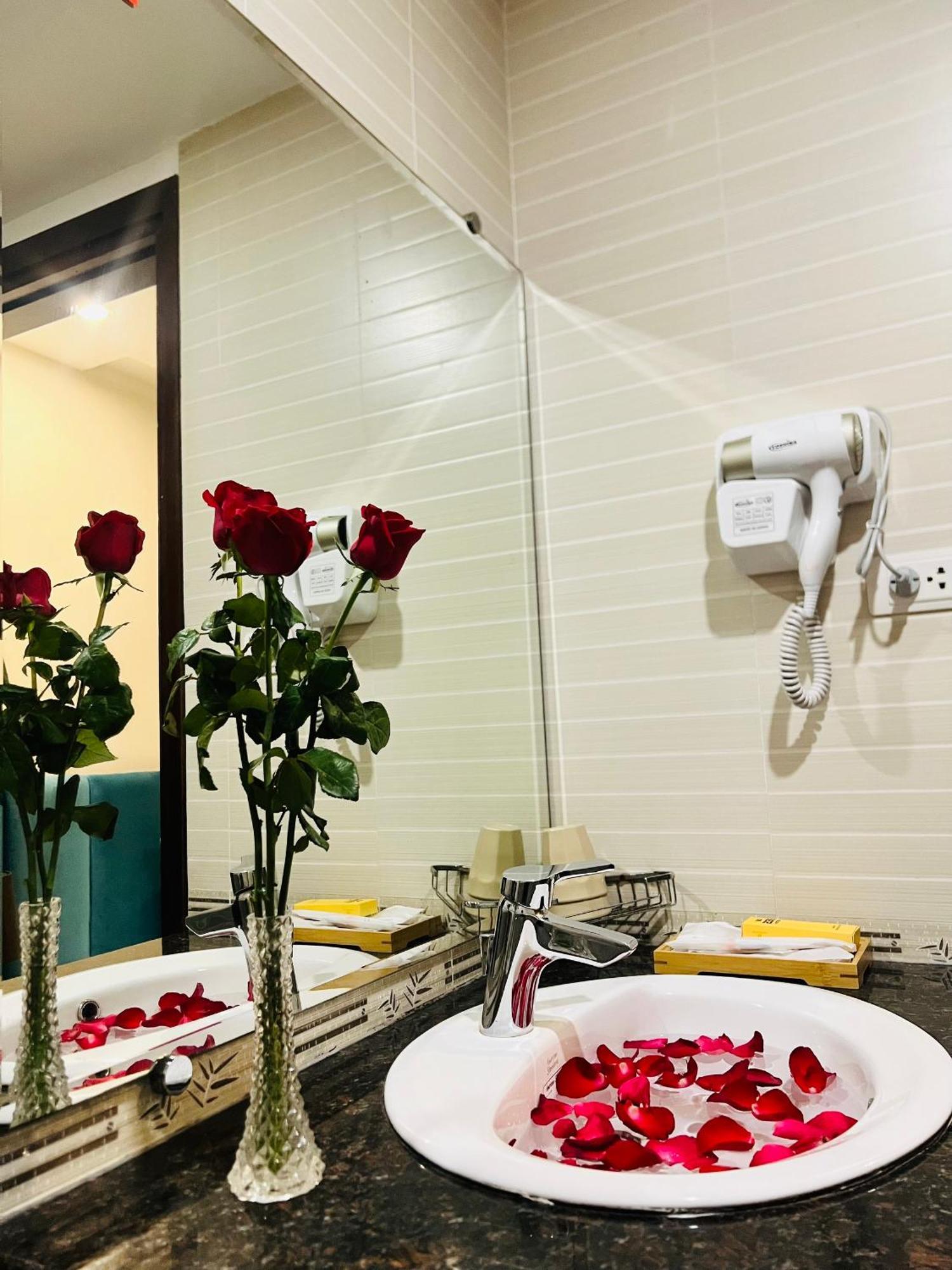 Hotel Khach San 239 Hanoi Esterno foto